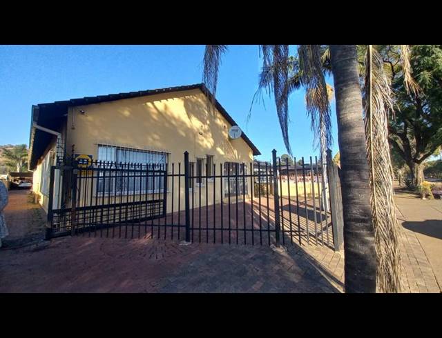 4 BEDROOM HOUSE FOR SALE IN PRETORIA GARDENS